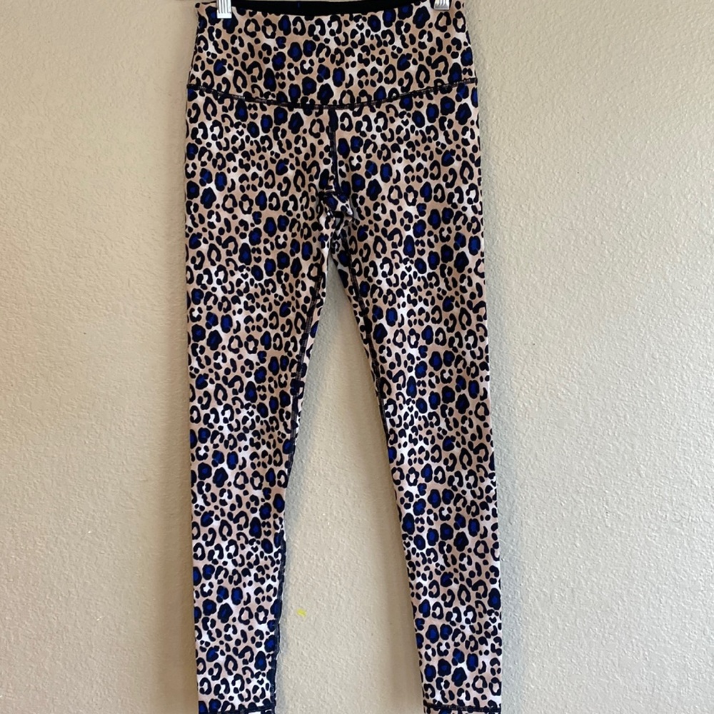 Victoria’s Secret Leopard Print Leggings Size XS
